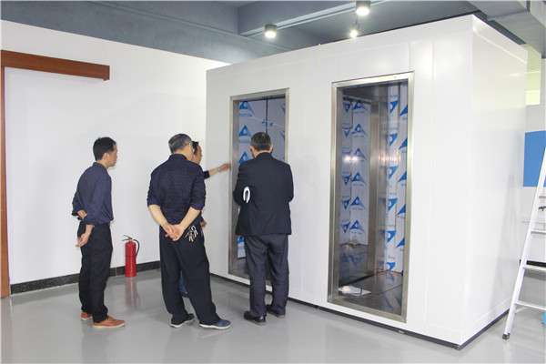 客戶(hù)對(duì)老化房設(shè)備很感興趣哦